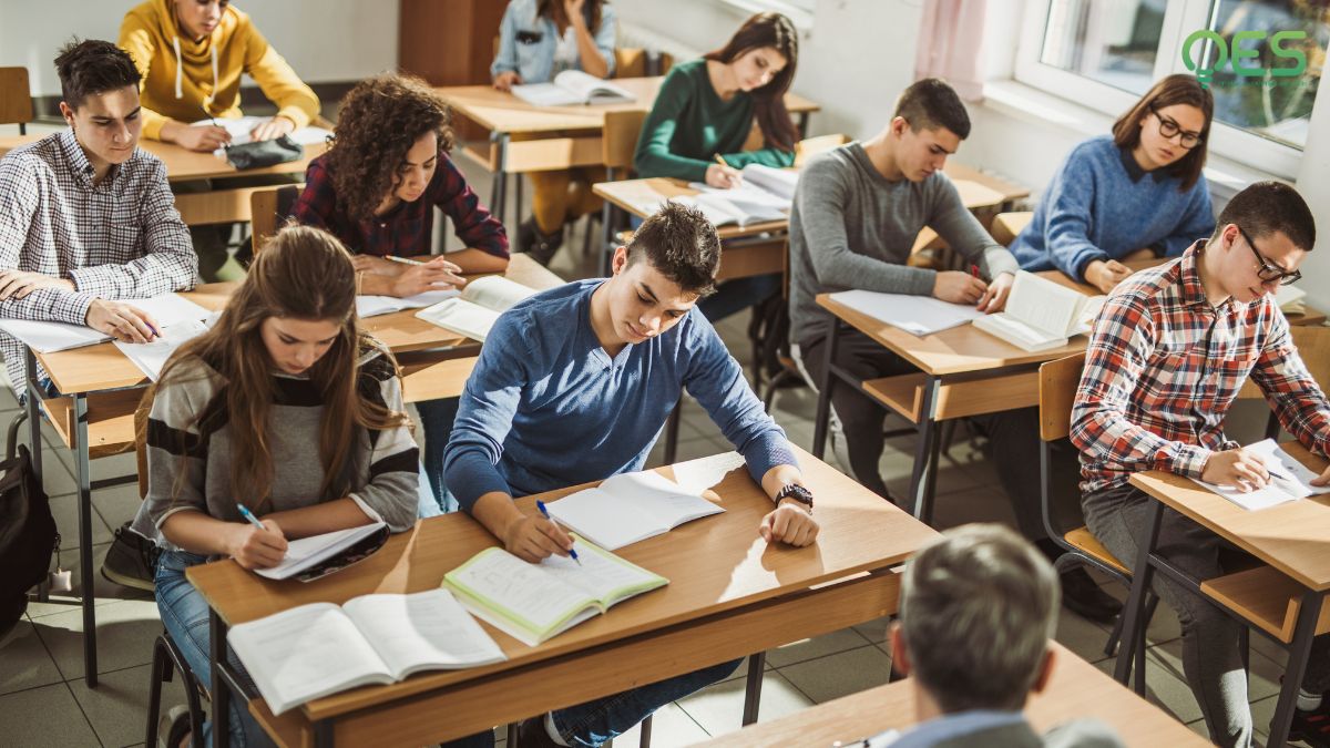 Học trực tiếp chú trọng vào phát triển năng lực thực tế thay vì học lý thuyết khô khan
